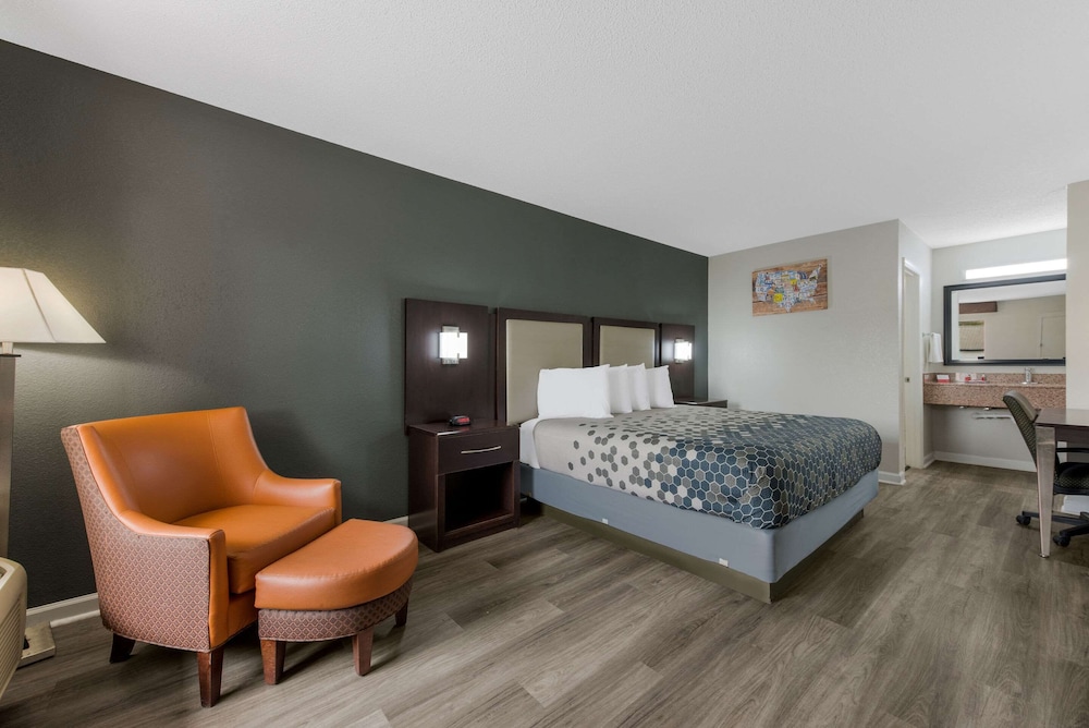 Econo Lodge Cheraw Market Street - photo 9