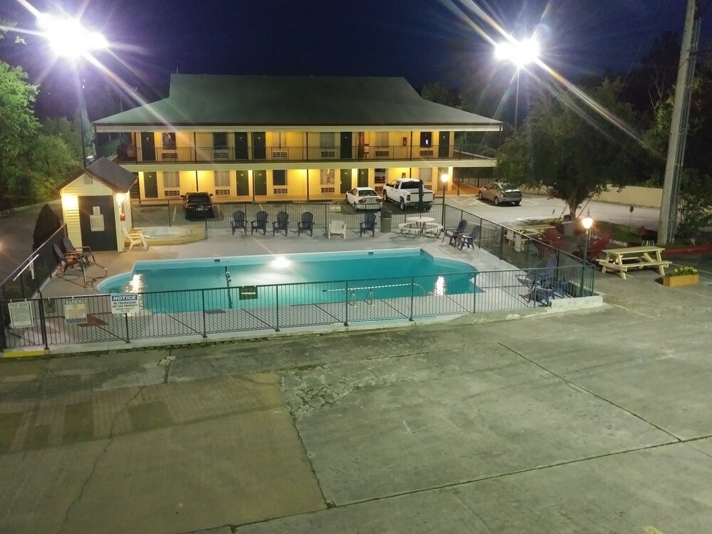 Four Seasons Inn - last minute hotel in Branson