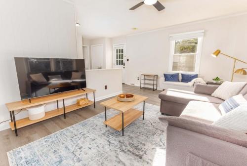 Comfy and Convenient Duplex in Columbia, United States