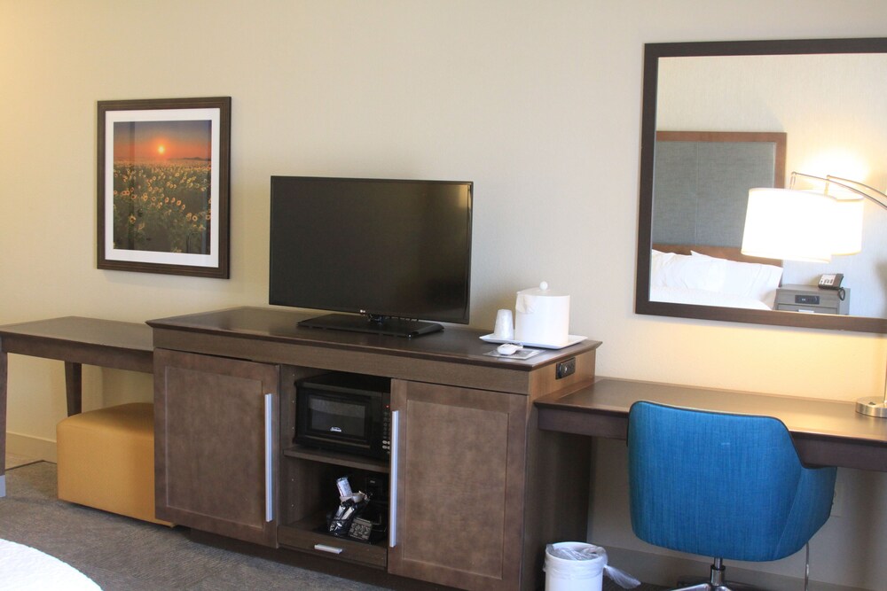 Hampton Inn Pratt - photo 16