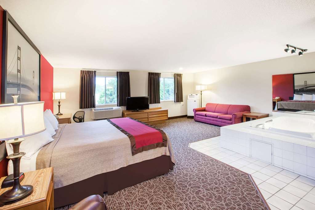 Super 8 by Wyndham West Branch - photo 12