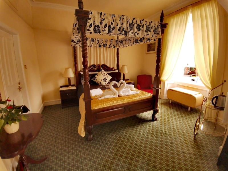 Victoria Hotel — Blairgowrie