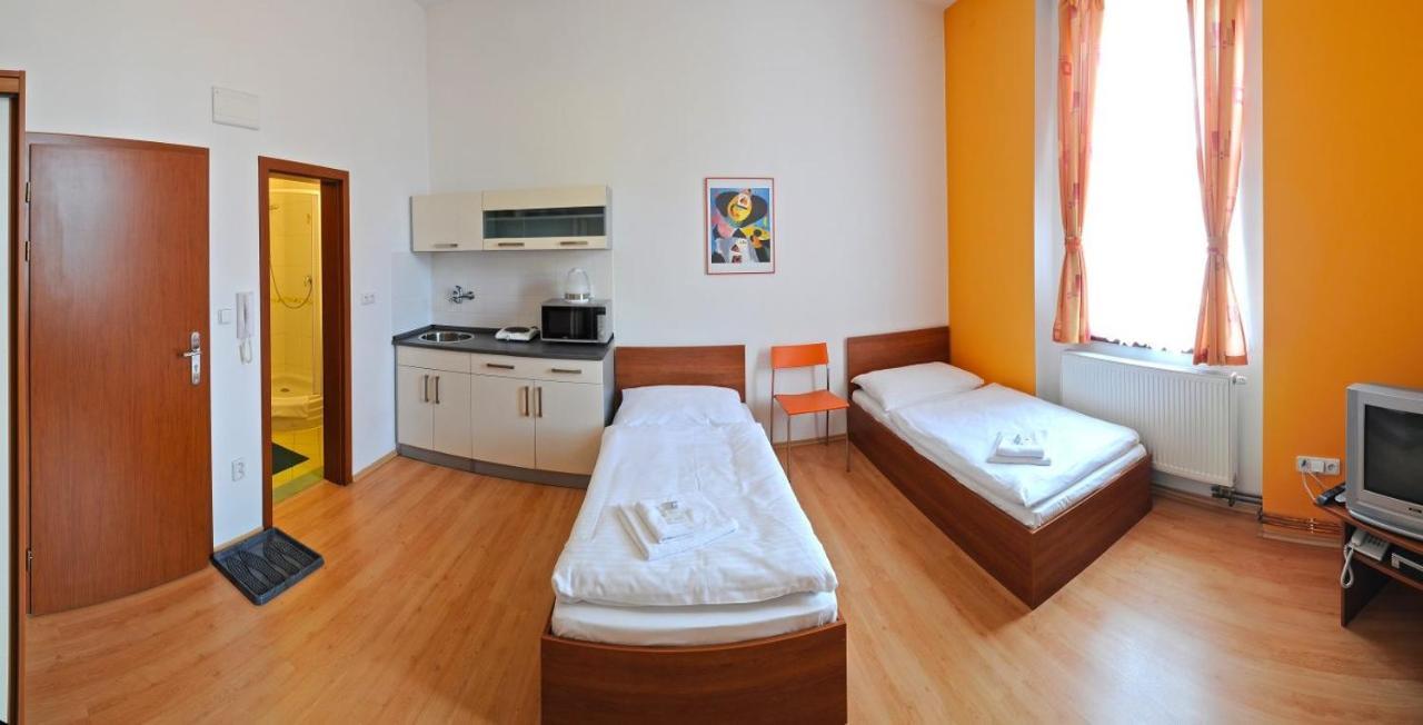 Economic Hotel Svoboda — hotel in Rakovnik