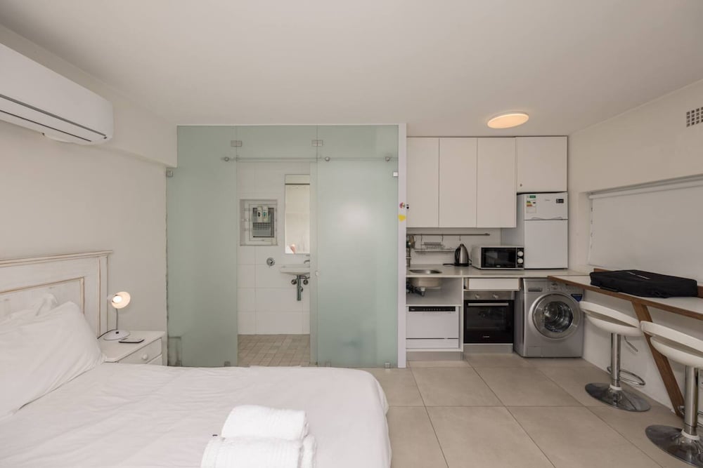 Bright and Adorable Studio in Vredehoek — 4-Star Luxury Hotel in Cape Town, South Africa