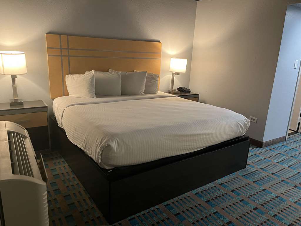 Fifth Season Inn & Suites - photo 18