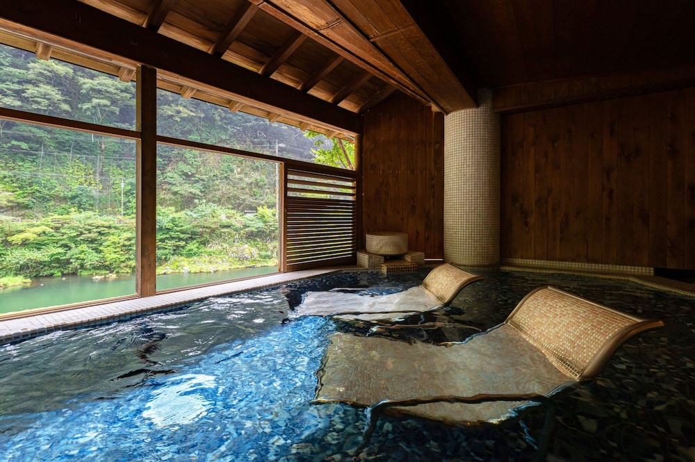 Hakkei - carbon neutral hotel in Maniwa