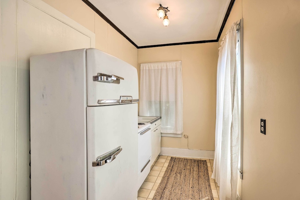 Walk to Lake Ontario Sodus Point Family Escape — hotel in Sodus