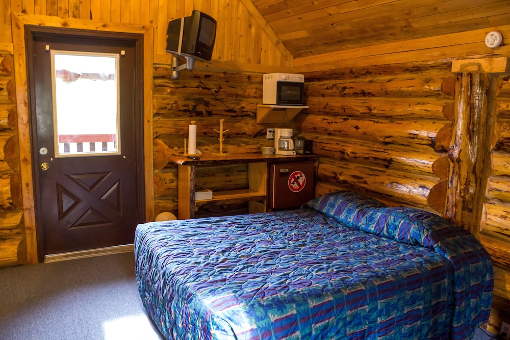 Midnight Sun Log Cabins - photo 18