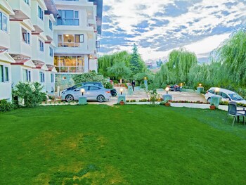 Whistling Pines Resort