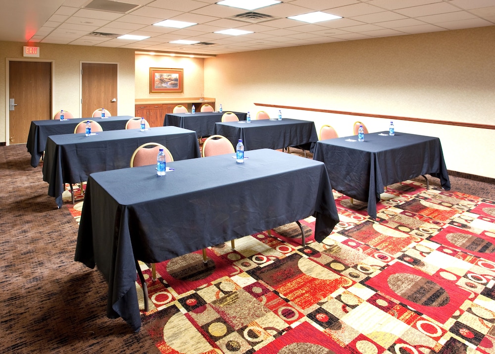 Holiday Inn Express Hotel & Suites Bowling Green by IHG - photo 41