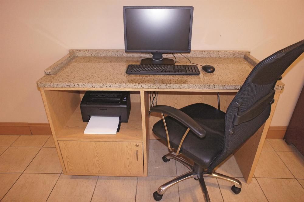 La Quinta Inn & Suites by Wyndham Armonk Westchester - photo 15