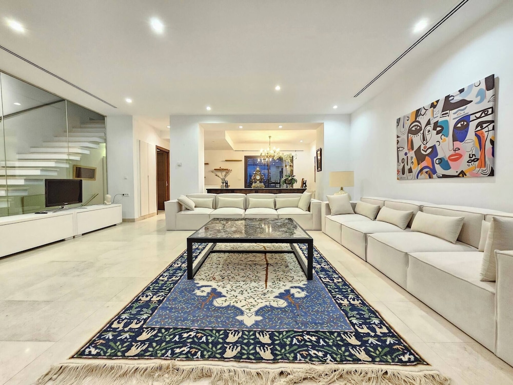 Stylish luxe house with gardens in la Marsa — 4-Star Luxury Hotel in Al Marsa, Tunisia