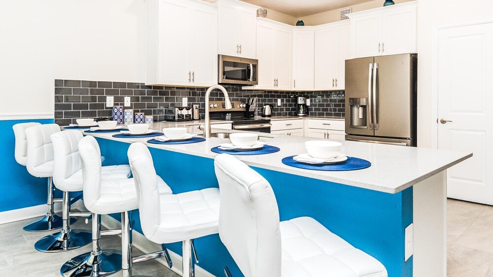 Stunning 8BR Theater Pool w Greenview - photo 11