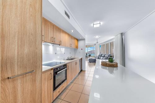 Nature's Window On Airlie — 4-Star Luxury Hotel in Airlie Beach, Australia