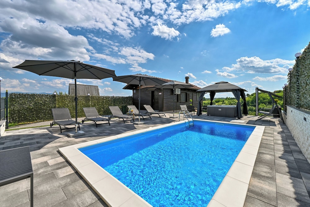 AquaHaven With Private Pool And Wellness Happy Rentals — 4-Star Luxury Hotel in Veliko Trgovisce, Croatia