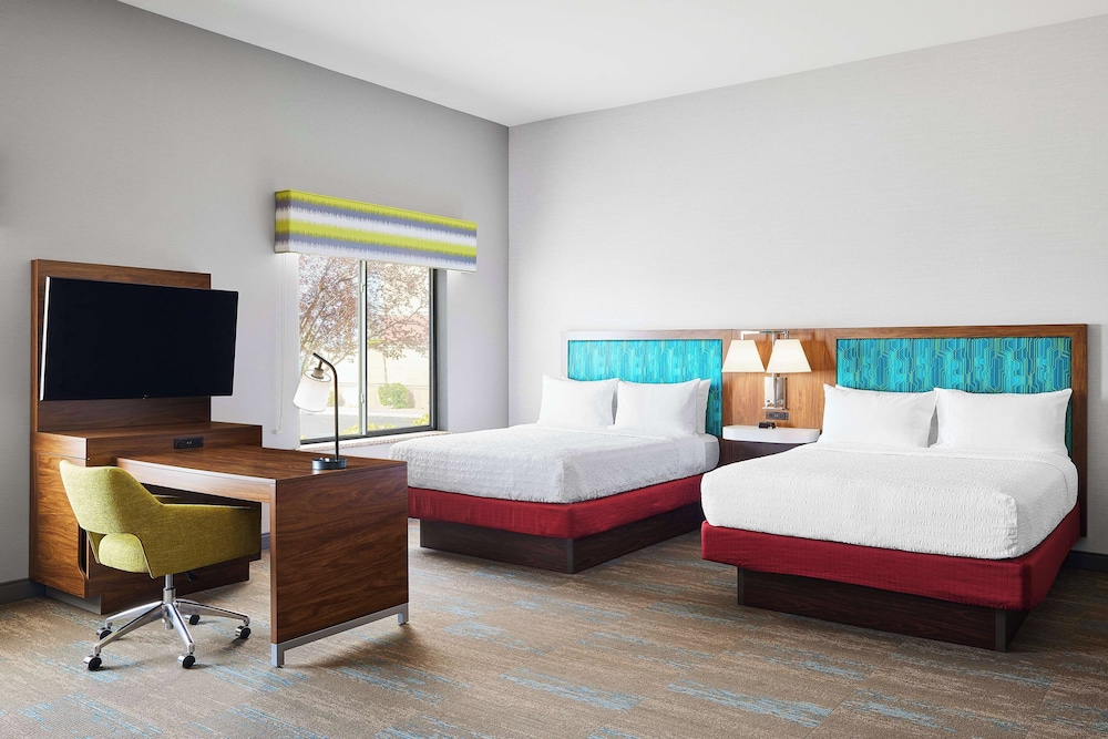 Hampton Inn & Suites Ridgecrest - photo 13