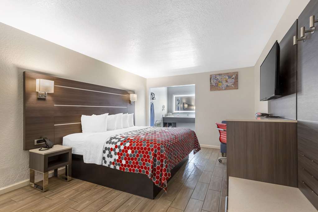 Econo Lodge Inn & Suites Near Lackland AFB - photo 13