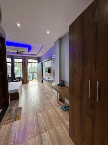 J&B Royal Complex - carbon neutral hotel in Arki