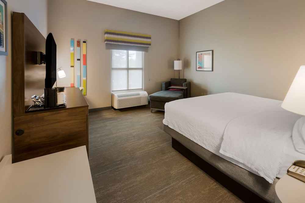 Hampton Inn & Suites Fredericksburg at Celebrate Virginia - photo 41