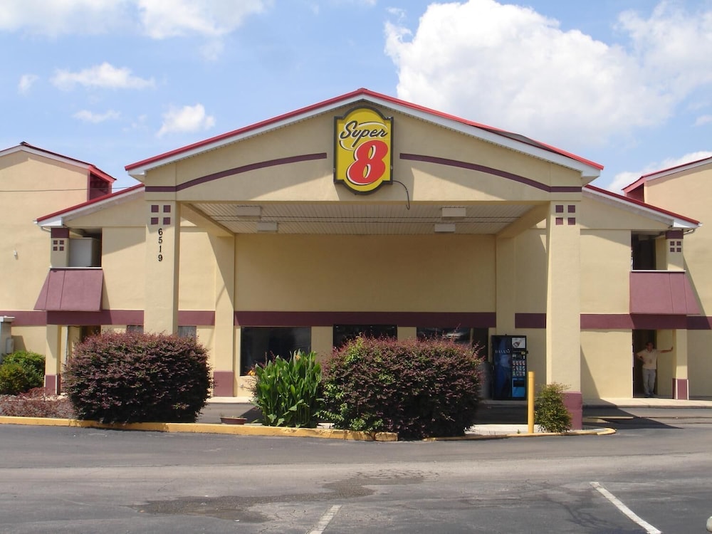 Super 8 by Wyndham Chattanooga East Ridge - photo 52