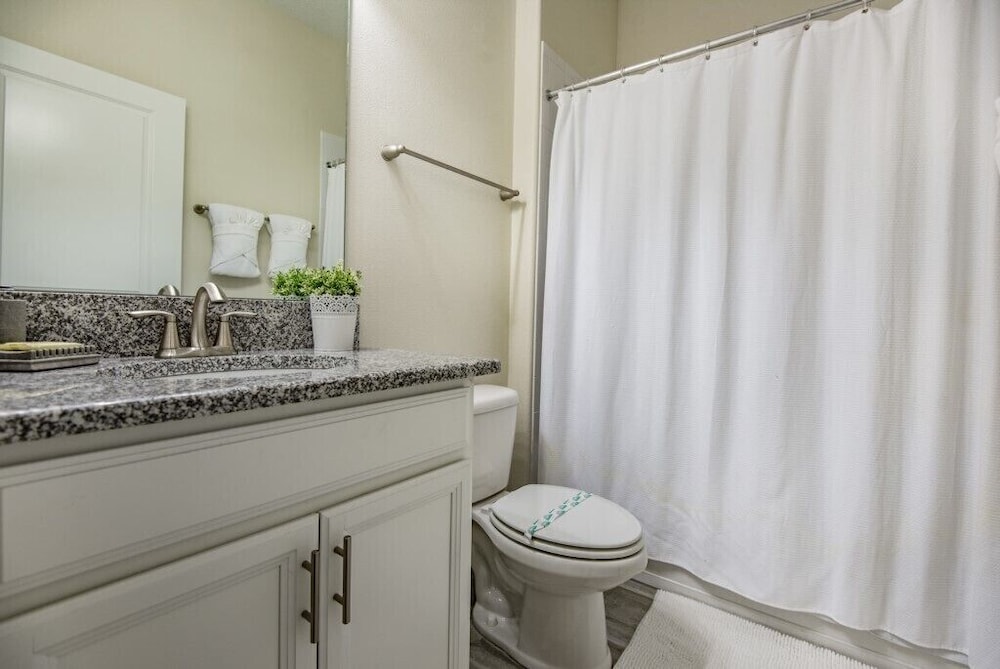 6 Bdrm 5 Bath in Solterra Resort - photo 19