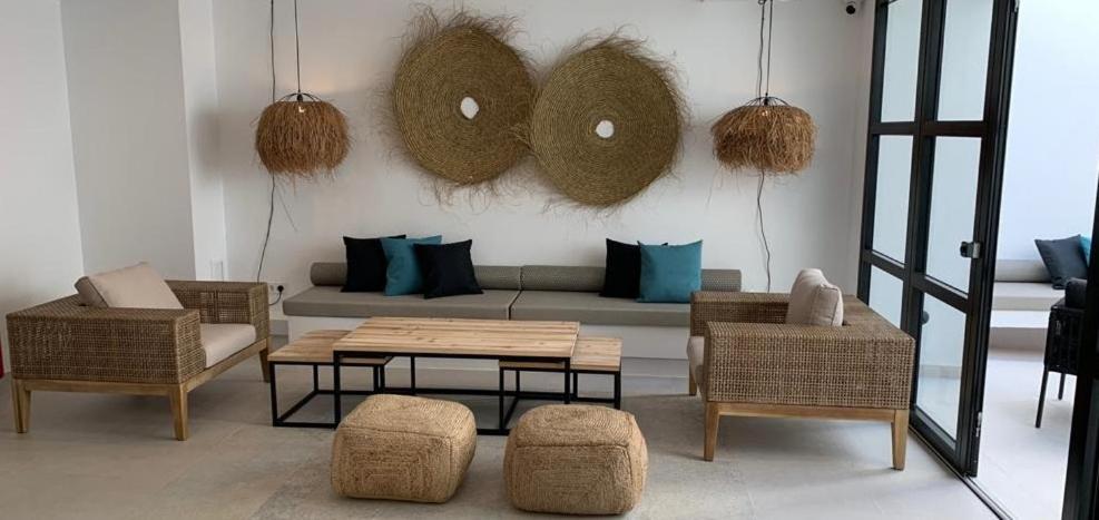 Aparthotel El Cargol in L'escala, Spain