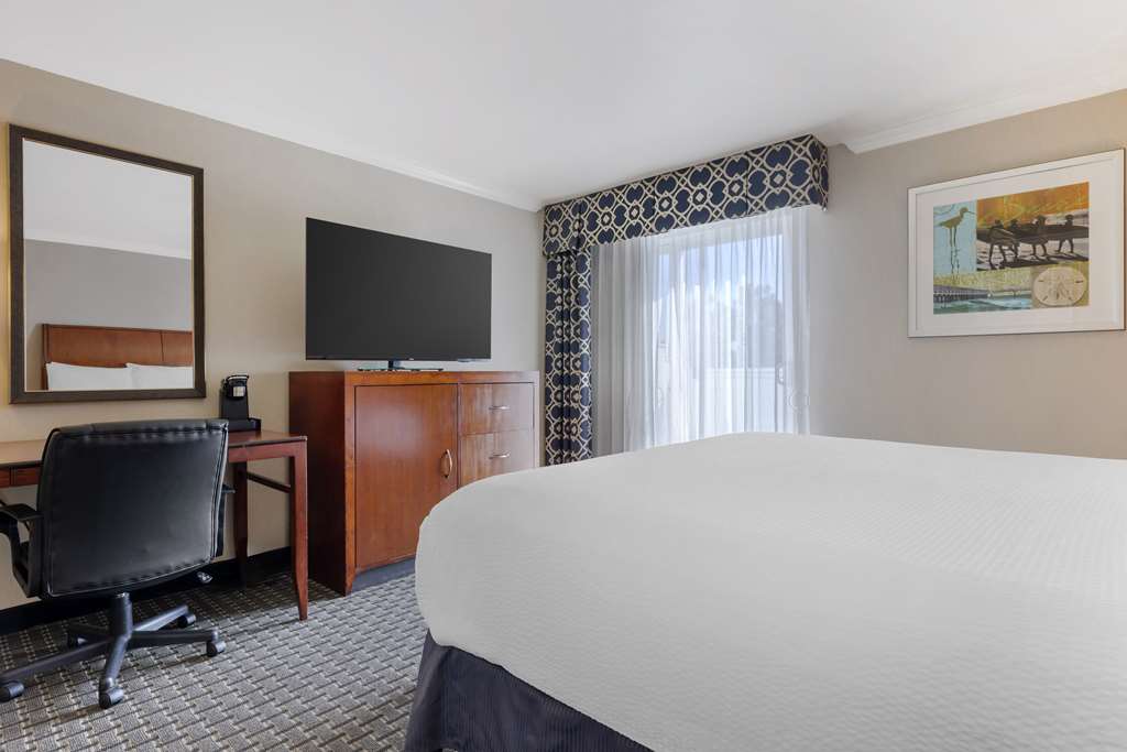 Best Western Plus Marina Shores Hotel - photo 30