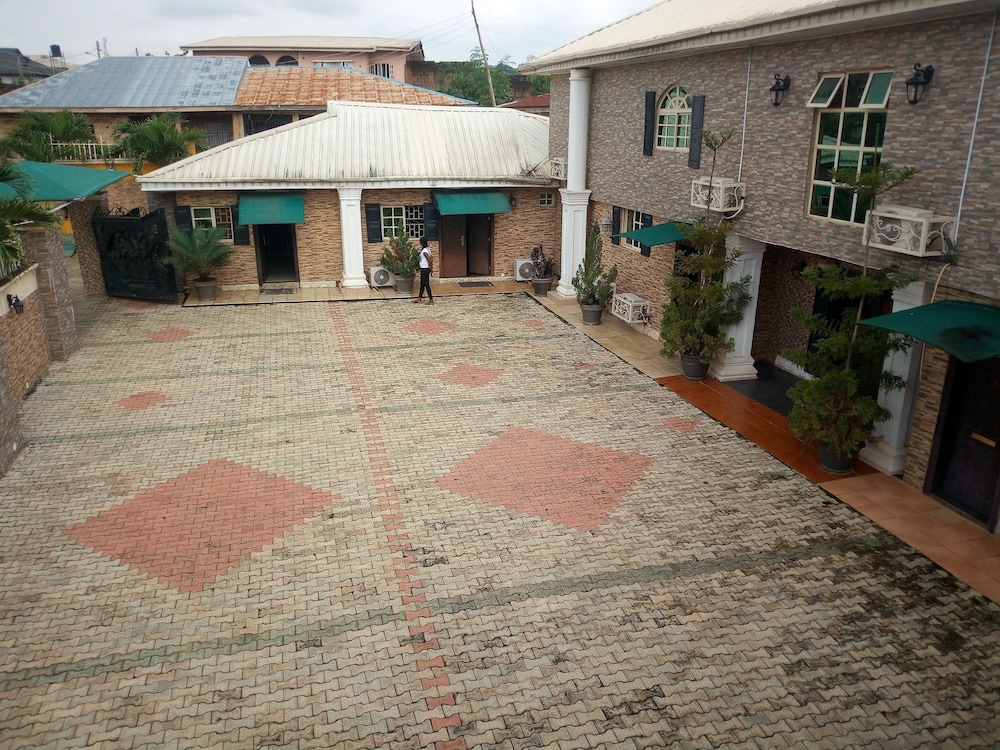 West Gate Gold Suites and Resorts — hotel in Ibadan