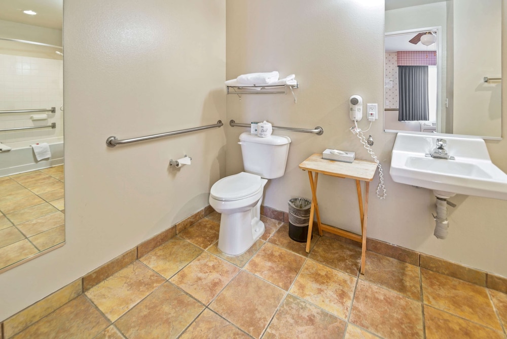 Days Inn by Wyndham Lebec - photo 12
