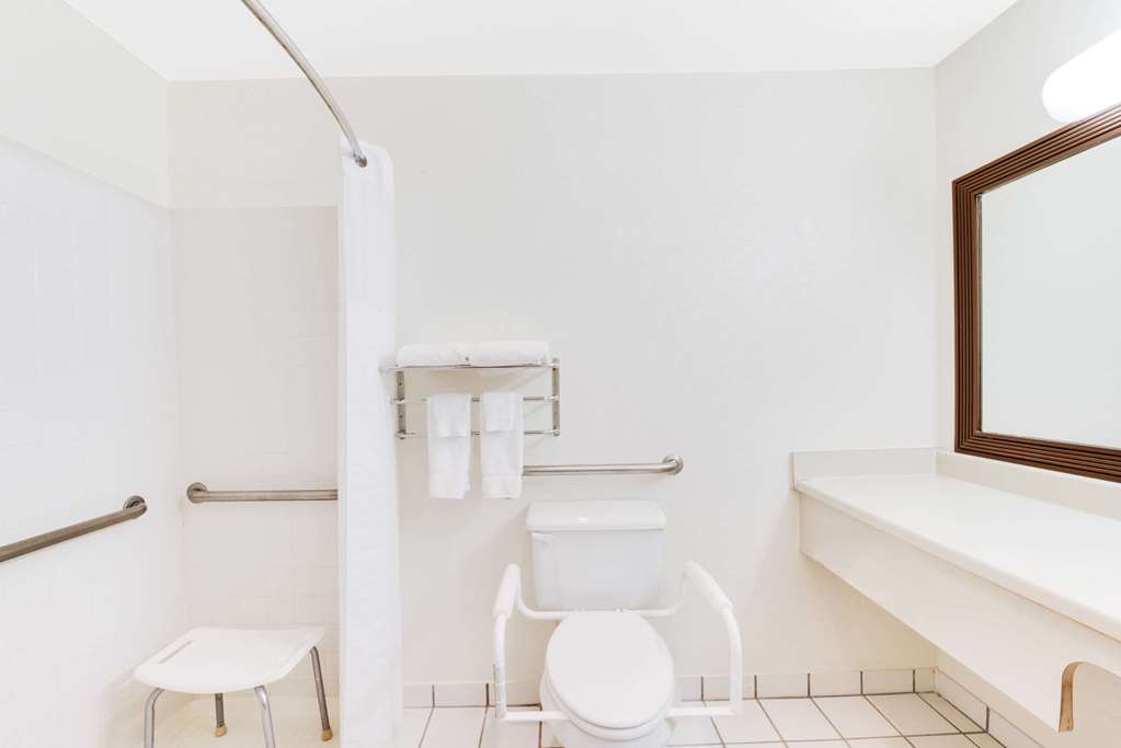 Baymont by Wyndham Midland Airport - photo 5