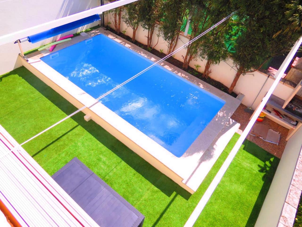 Elegant Villa in Porto with Pool & Jacuzzi — 4-Star Luxury Hotel in Porto, Portugal