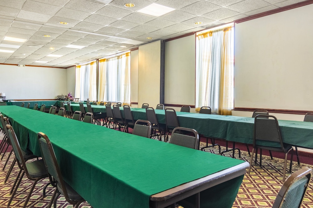 Red Roof Inn Ashtabula Austinburg - photo 27