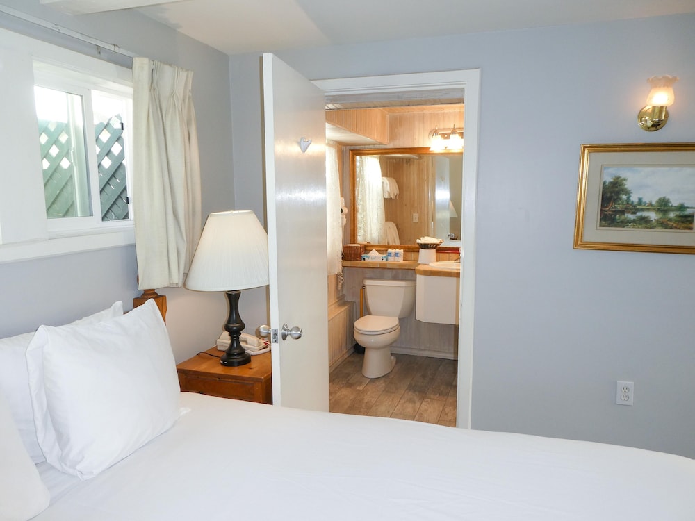 Carmel Fireplace Inn - photo 12
