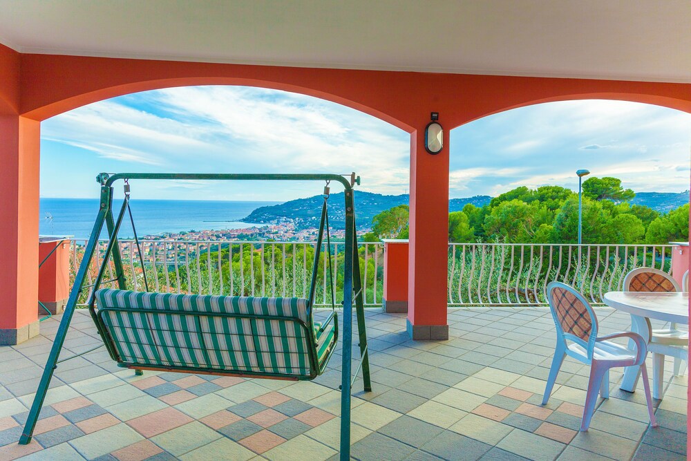 Villa Beatrice Diano Marina — 4-Star Luxury Hotel in Diano Castello, Italy