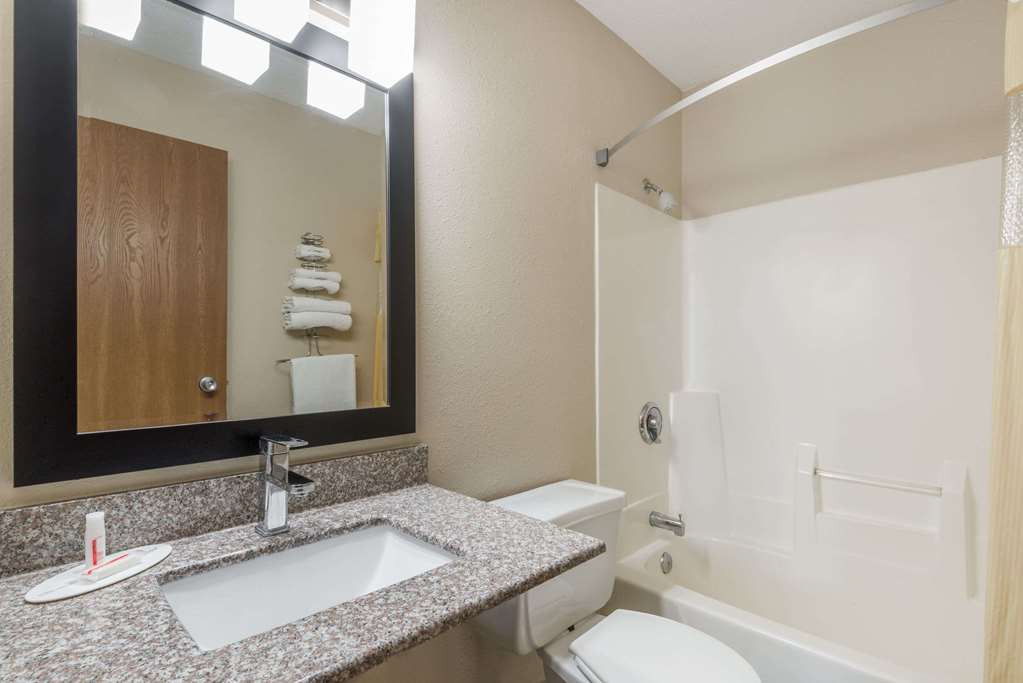 Days Inn by Wyndham Muncie Ball State University - photo 7