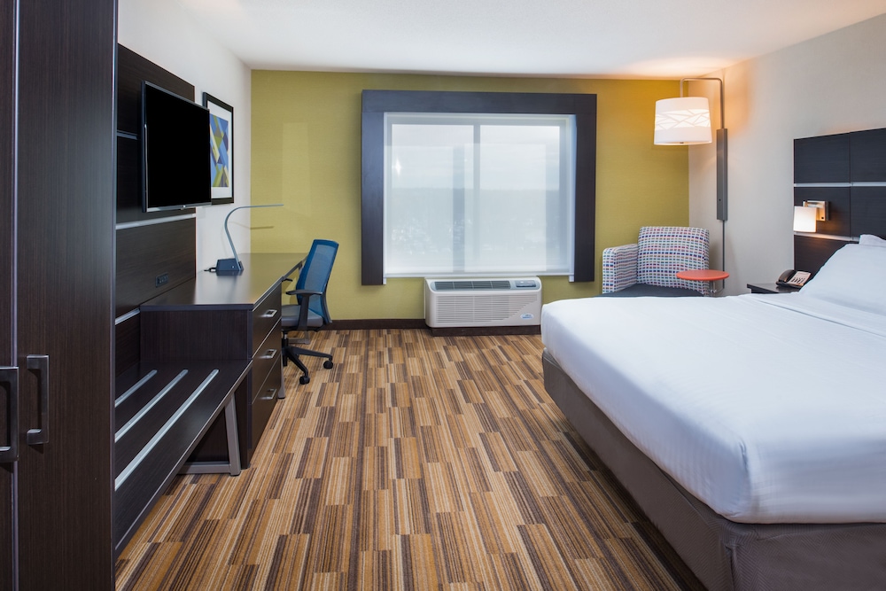 Holiday Inn Express Hotel & Suites Bismarck by IHG - photo 4