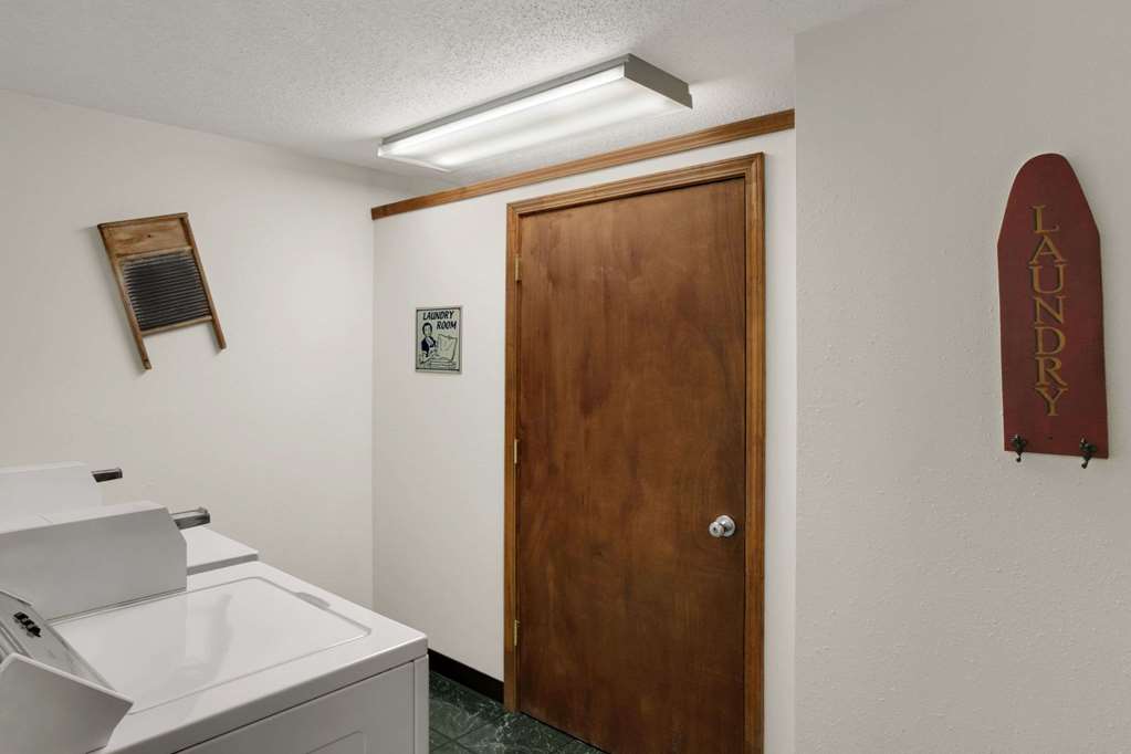 Super 8 by Wyndham Washington - photo 22