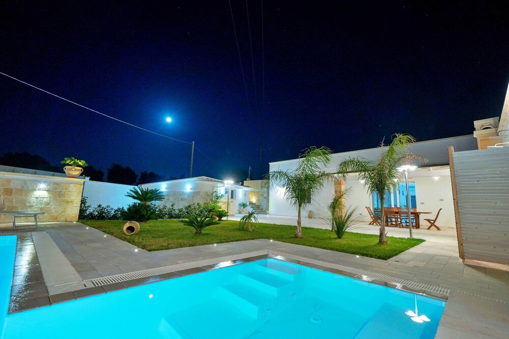 Villa Gargasole Eleganza e Comfort con Piscina Privata — 4-Star Luxury Hotel in Alessano, Italy
