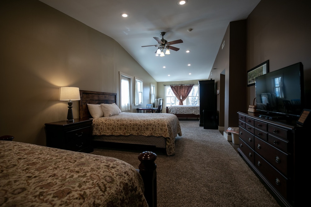 Nauvoo Temple House Hotel - photo 16
