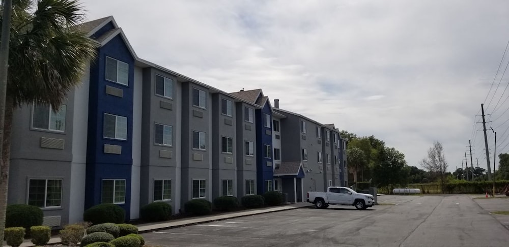 Microtel Inn & Suites by Wyndham Bushnell - photo 15