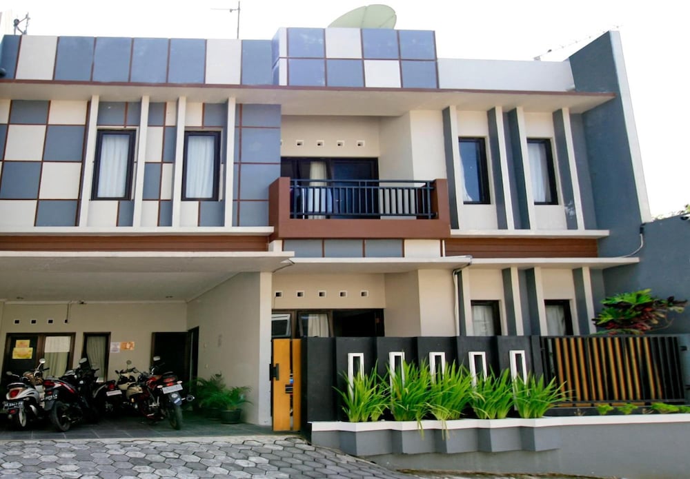 D'Paragon Seturan 1 - carbon neutral hotel in Depok