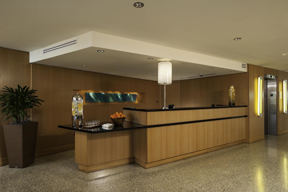 Edgewater Beach Hotel - photo 3