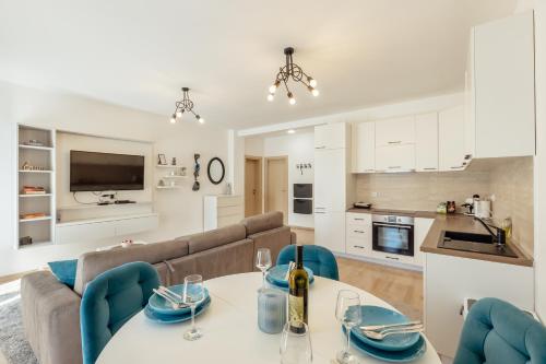 MAJA Sea View Apartment — 4-Star Luxury Hotel in Kotor, Montenegro