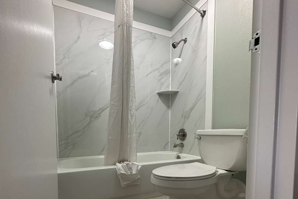 Days Inn & Suites by Wyndham Jennings - photo 32