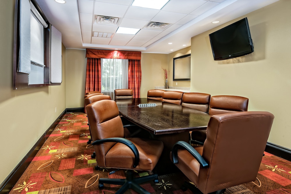 Holiday Inn Express & Suites Cotulla by IHG - photo 41