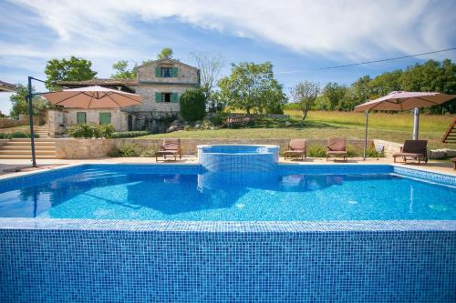 Unique Villa Bošket with Pool and Jacuzzi surrounded by Nature — 4-Star Luxury Hotel in Vizinada, Croatia