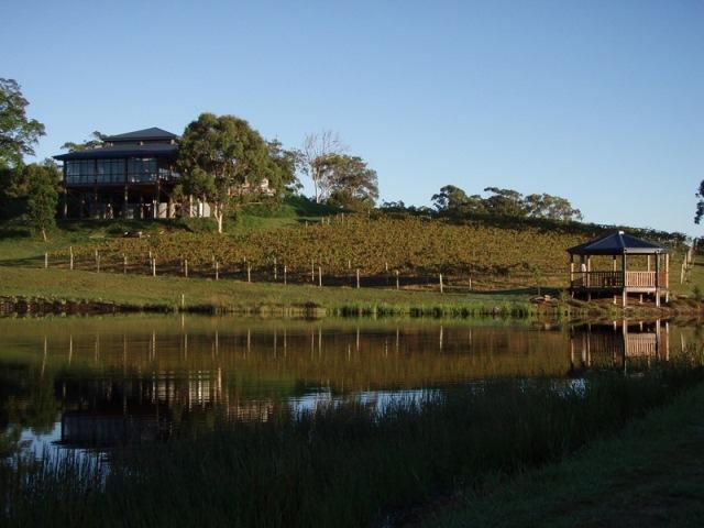 Ocean View Estates Vineyard Cottages — 4-Star Luxury Hotel in Brisbane, Australia