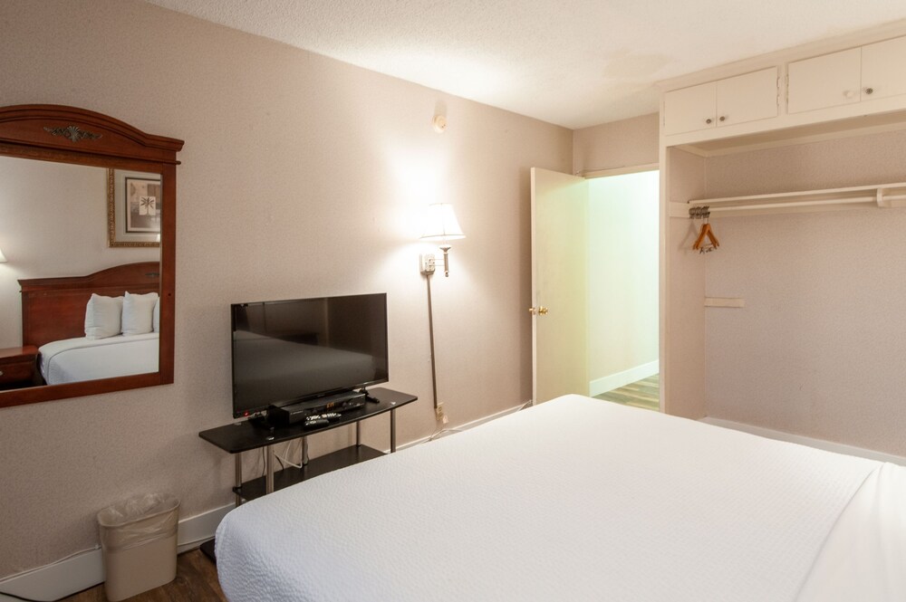 Studio City Court Yard Hotel - photo 18