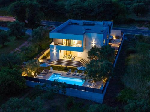 CROWONDER Sun Dance Apartments with Heated Swimming Pool Seaview and Garden — 4-Star Luxury Hotel in Sveti Filip I Jakov, Croatia