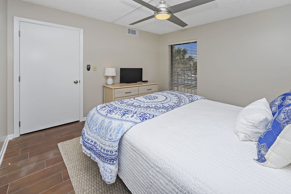 Edgewater Tower 2 105 1393775 2 Bedroom Condo - photo 5
